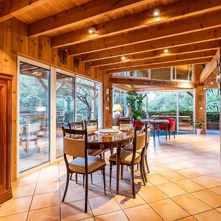 Piraillan Lege-cap Ferret Holiday home
